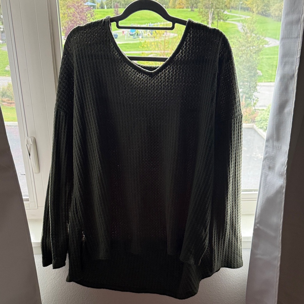 Cupio Dark Green V-Neck Sweater